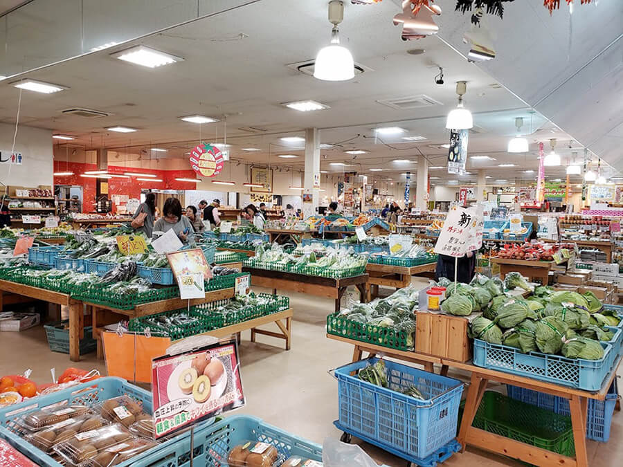 特徴2 買い物ができる!!　～豊富な物産品・特産品がずらり～