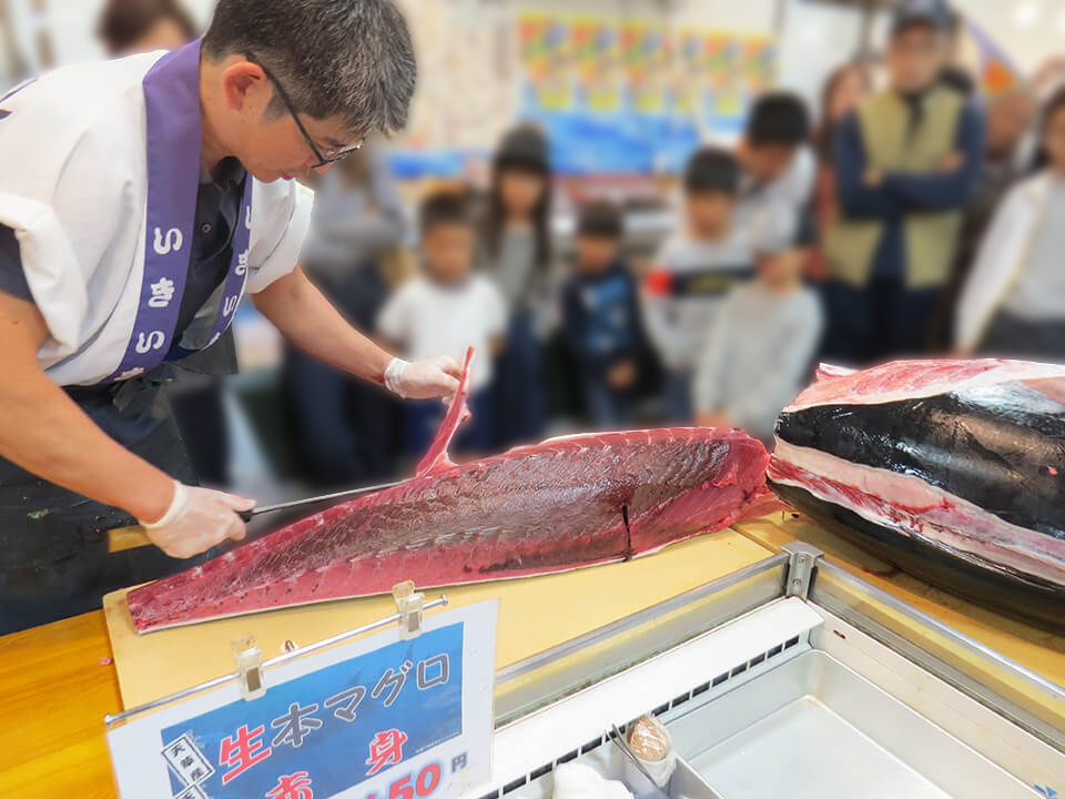 名物！ 本マグロの解体即売イベント